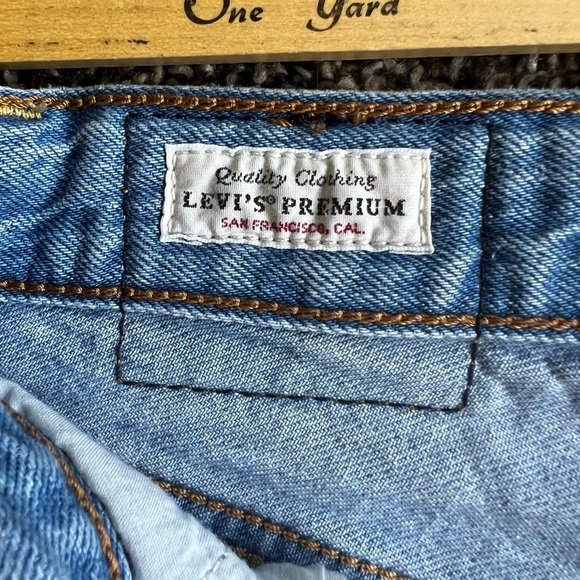 Levi's Light Blue High Rise Women's Jeans - Picture 3 of 8